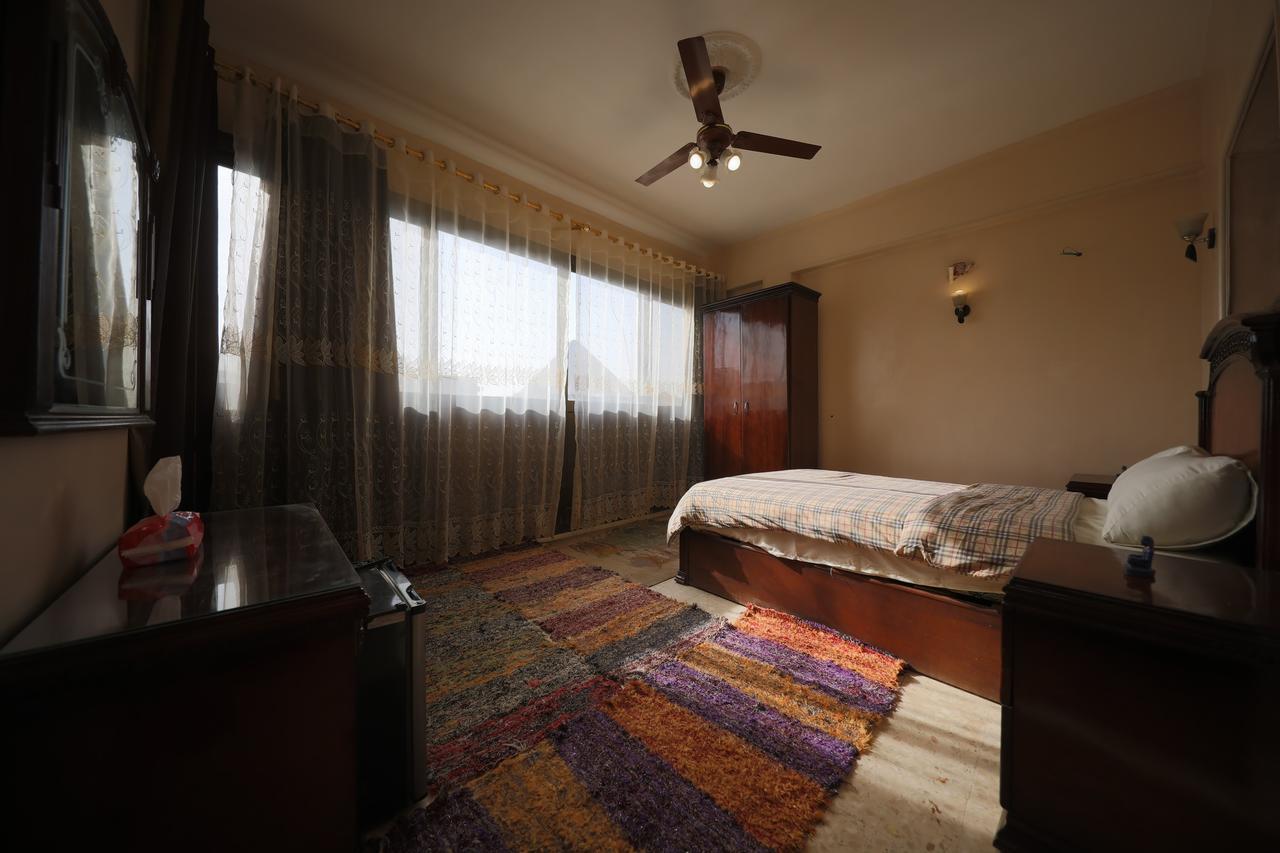 Pyramids Loft Guesthouse Kairo Bagian luar foto