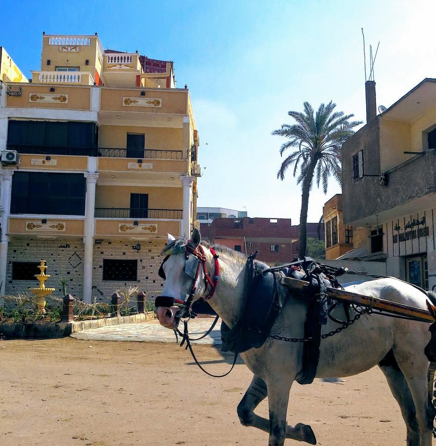 Pyramids Loft Guesthouse Kairo Bagian luar foto